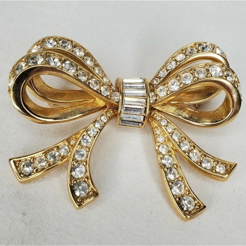 NWT - Vintage SWAROVSKI CRYSTAL Signature Jewelry Rhinestone Gold Bow Brooch Pin